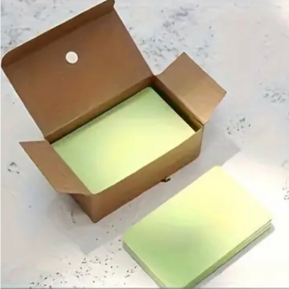 (65) Boxed Set of 100 Small Solid Light Green Blank Message Cards